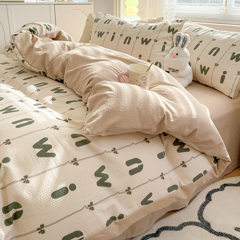 Comfortable and charming kids bedding set