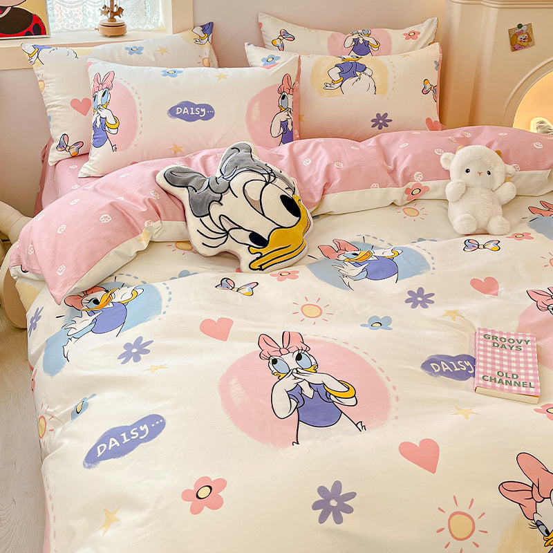 Soft and lively bedding set with iconic toys