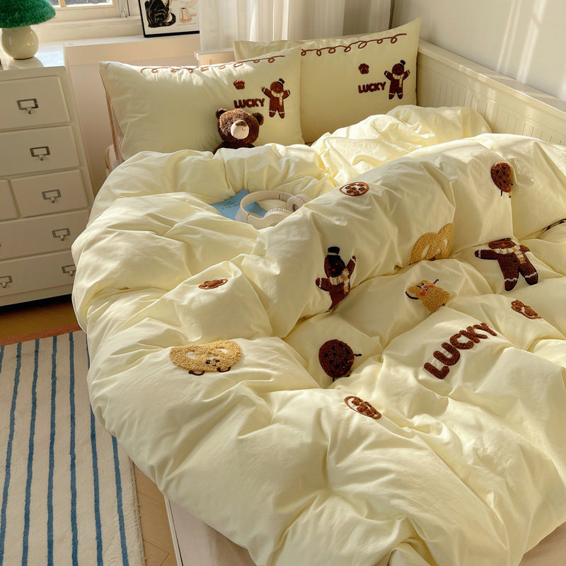 Luxury bedding set with playful bear design