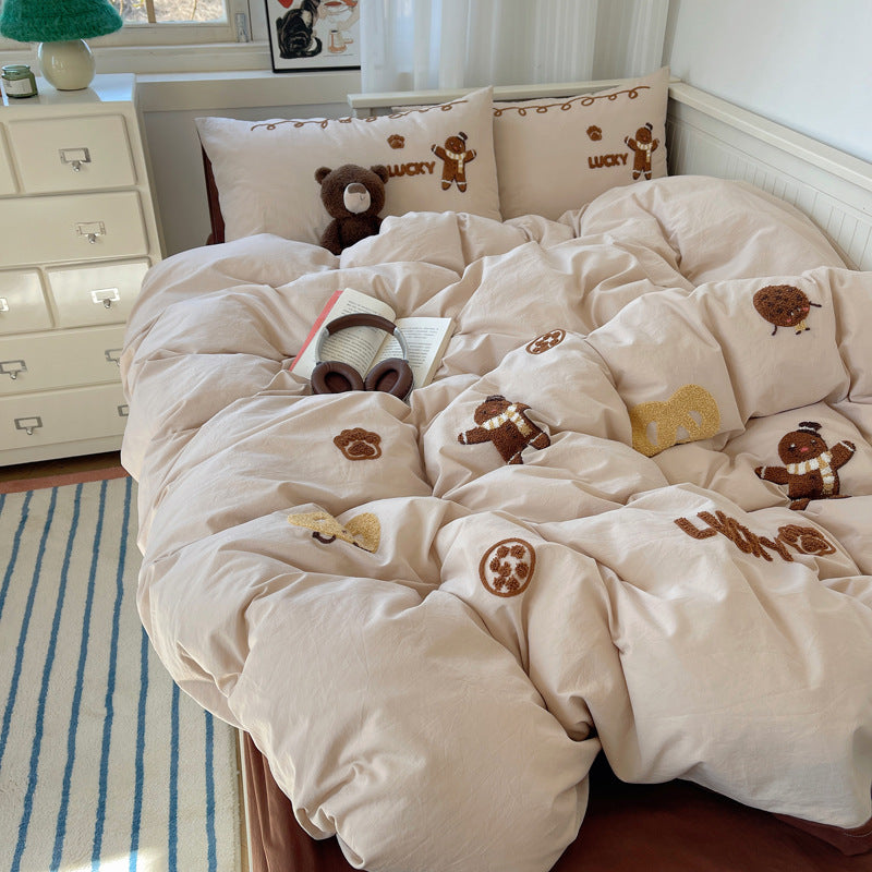 Comfortable and hypoallergenic bear pattern bedding