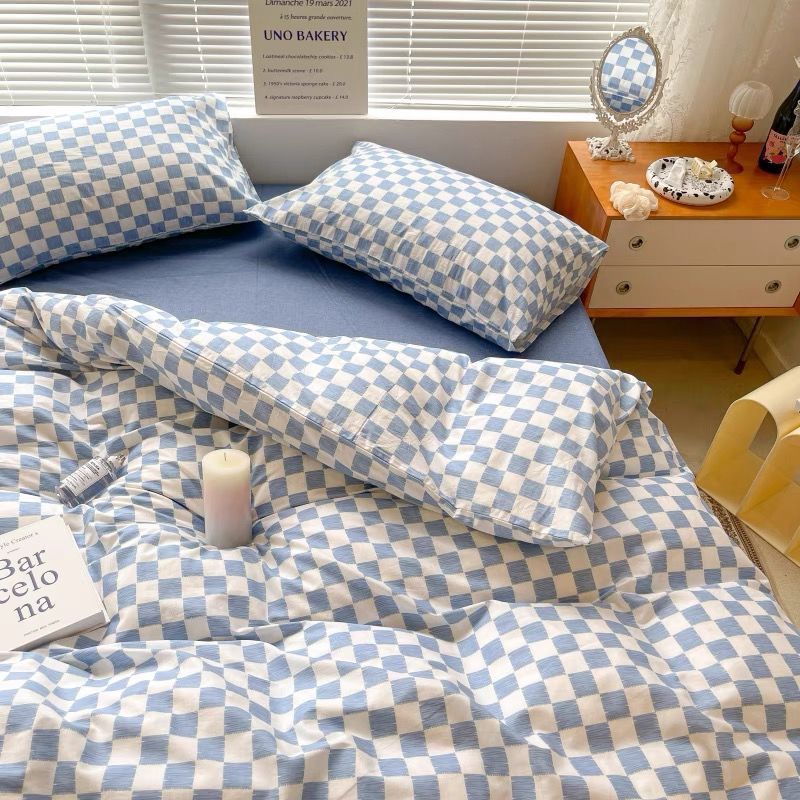 Playful checkered bedding set for children