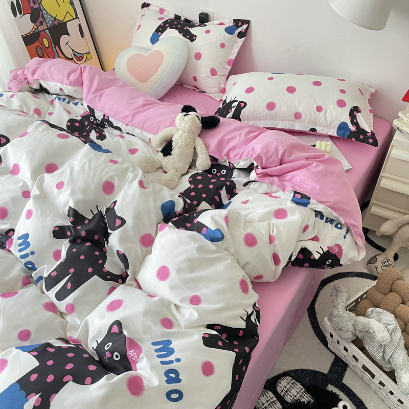 Black cat bedding set with pink polka dots and cute design