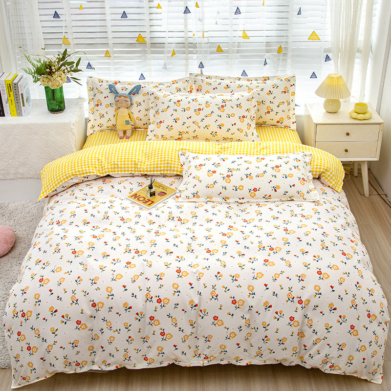 Bedding set with floral print and yellow accent details