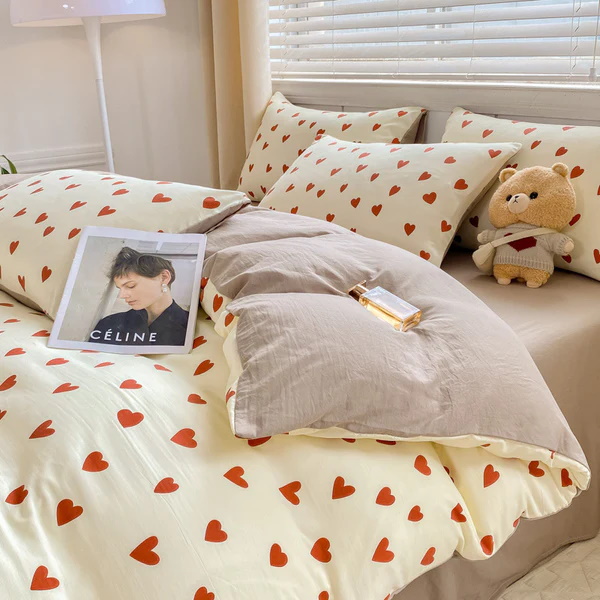 Cream bedding set with red hearts and soft beige lining
